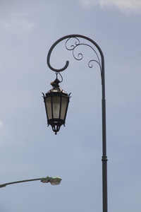 灯张贴街头道路灯杆