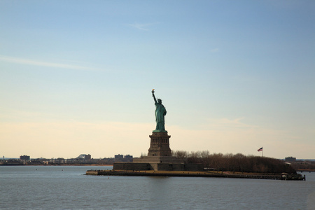 statue de la libert de loin