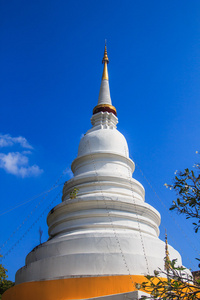 在帕雅寺的佛教寺庙在清迈唱歌