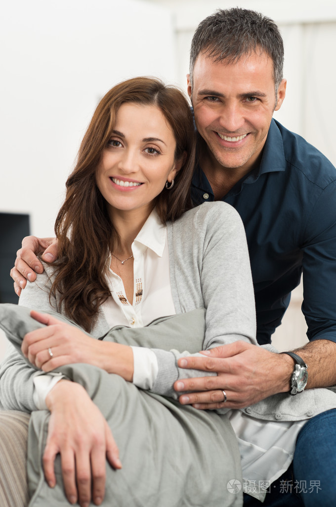 幸福恩爱的夫妻