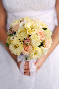 新娘举行美丽婚礼的花束