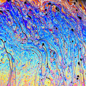 彩虹的颜色由肥皂泡沫，或油使得可以使用 bac