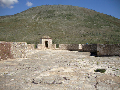 屋顶顶阳台的奥斯曼在巴勒莫湾 himara 村庄 阿尔巴尼亚南部的阿里帕夏堡
