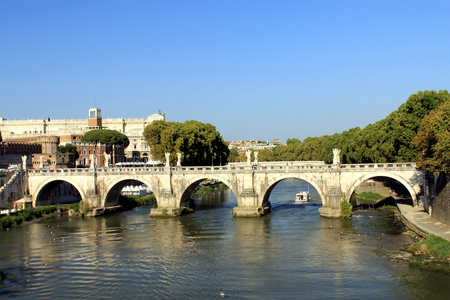 在罗马，意大利桥