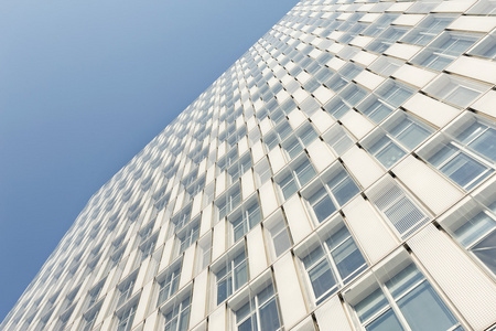 现代商业建筑蔚蓝色的天空的一部分