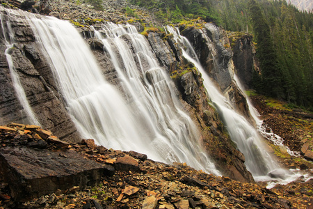 七层面纱瀑布 湖  奥哈拉，优鹤国家公园，加拿大