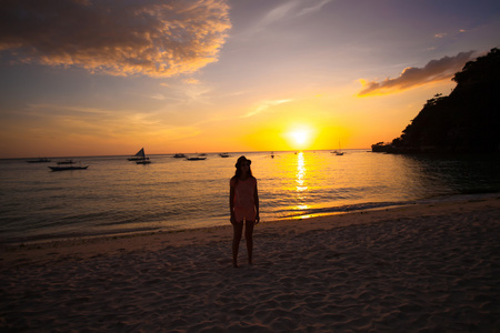 七彩灿烂的晚霞，岛长滩岛，菲律宾
