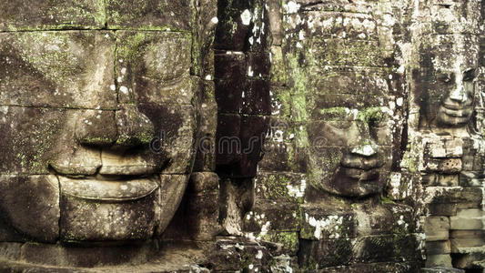 柬埔寨吴哥巴音寺的巨石脸
