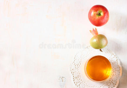 苹果蜂蜜和石榴是罗斯哈沙纳假日的象征。