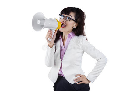 女商人通过扩音器发号施令照片