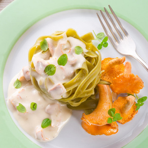 tagliatelle con spinaci，和尚特瑞尔斯