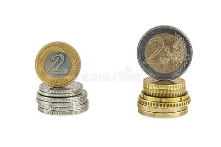 一堆波兰兹罗提和欧元硬币