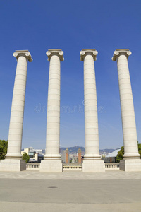 四根白柱子，巴塞罗那
