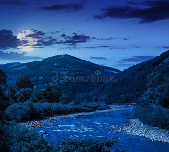 晴朗的夏夜山河