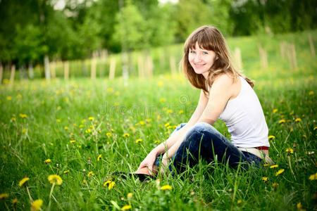 春天女子图片
