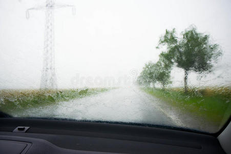 车内大雨