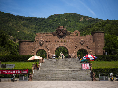 中国连云港花果山公园入口大门.照片
