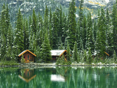 在湖  奥哈拉，优鹤国家公园，加拿大的小木屋