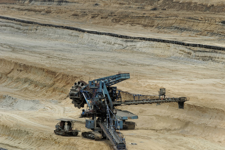 露天煤矿开采照片