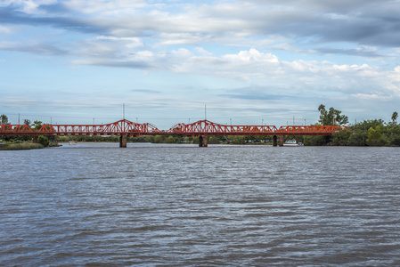 桥梁在 gualeguaychu 河，阿根廷