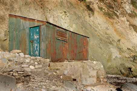 棚子棕色旧生锈的铁皮棚子照片