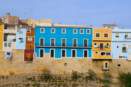色彩缤纷的房子，在维拉约萨拉维拉西班牙语 阿利坎特