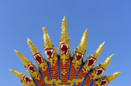 泰国毗湿奴 (泰国: 那莱) 睡在宇宙的海洋上, 在一个伟大的蛇神的