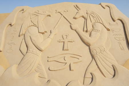 埃及象形文字雕刻的大型砂雕塑图片