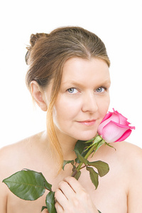中旬与粉红色的玫瑰，白色背景的成年女性有吸引力