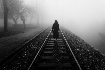 现场一个人恐怖现场的一个可怕的女人照片