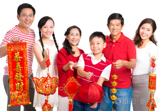 与春节装饰品的大家庭照片-正版商用图片1ene0d-摄图新视界
