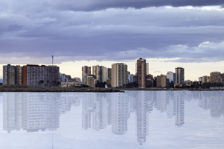 在海边的地中海村