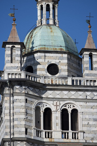 圣老楞佐教堂的塔尖