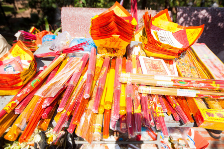 祭蚕神祭香庙里的神棍照片