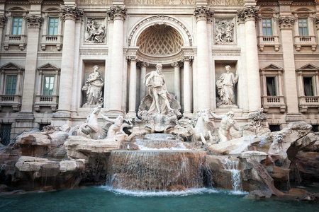 在罗马，意大利著名的喷泉 di 许愿