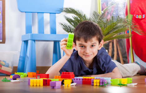 儿童游戏积木和建筑设备.儿童游戏建设集.儿童游戏建筑设置在游戏室.