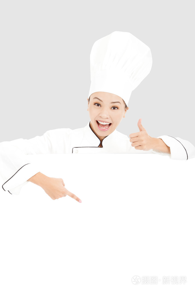 年轻的女厨师微笑和大拇指与空白板
