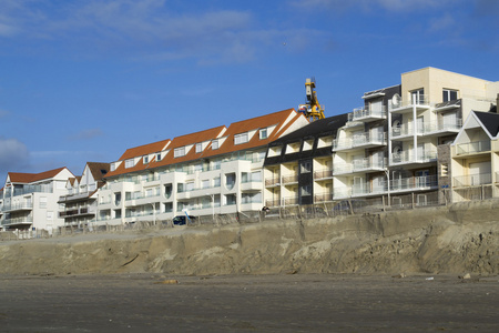 Construction en bordure de mer et rosion du littoral.