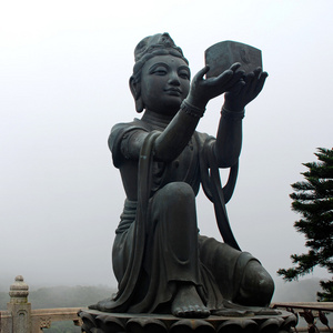 buddhist statue on lantau island (hong kong).照片