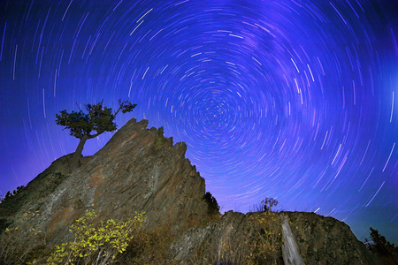 繁星点点的夜空