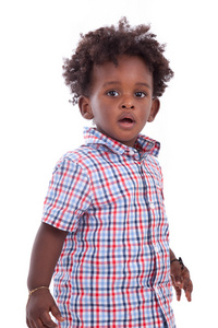 一个小的非洲裔美国男孩黑部族的室外肖像