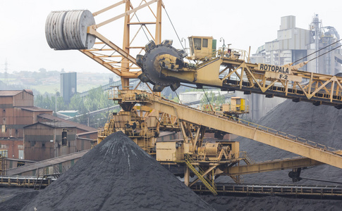 矿井中煤的巨大 excavator