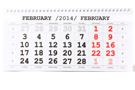 墙上日历上 2 月 14 日情人节红色标记的工作表