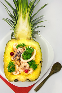 在 pineapple.seafood 中的鲜虾沙拉