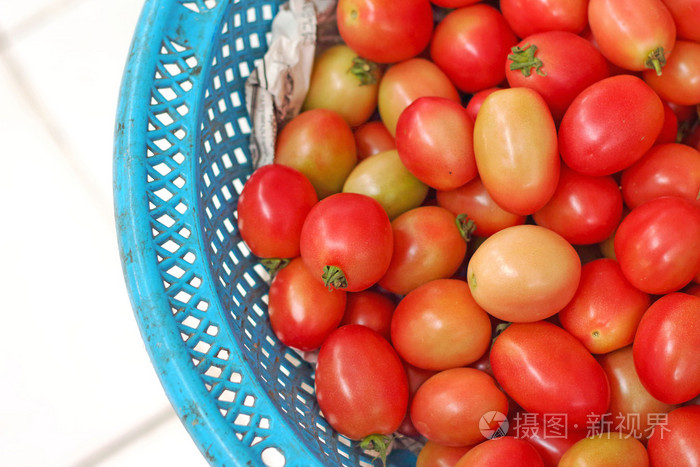 新鲜的西红柿在市场