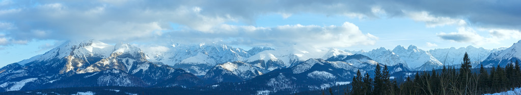 冬季山地全景斯洛伐克高塔特拉斯。