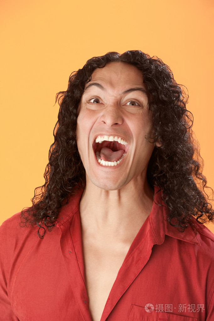 照片 人物 愤怒的拉丁裔人.jpg