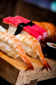 新鲜和美味的东方寿司，日本主题