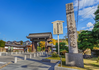 在京都的 chionin 寺的一扇大门