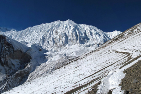 乔峰和脚通向湖 Tilicho